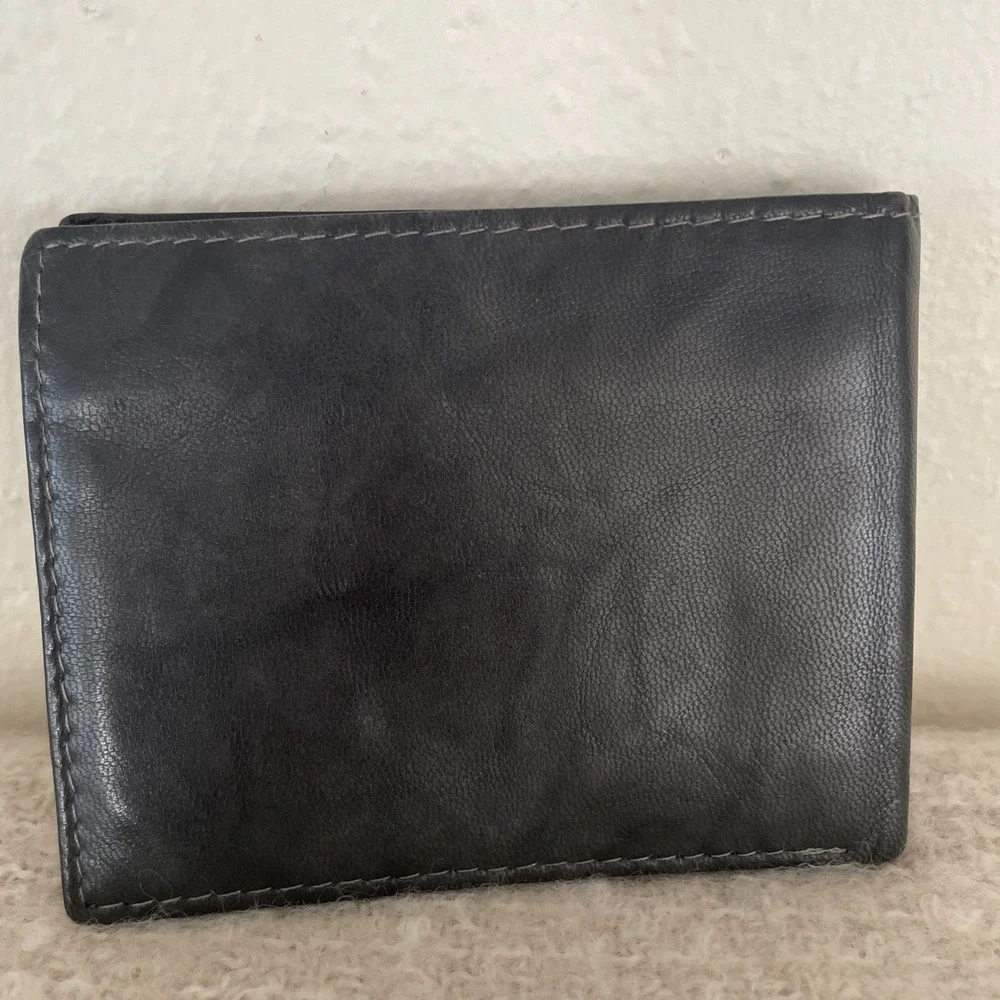 Steve Madden Men's Bi - Fold‎ Black Leather Wallet With Flip ID RFID Card Holder